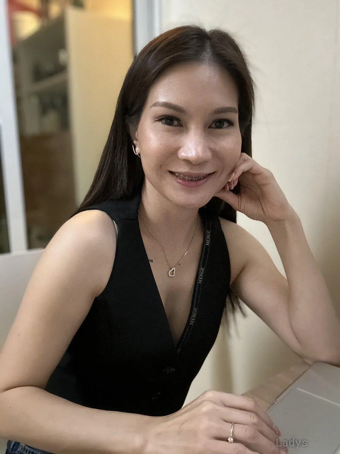 Sarah, 32 years beautiful nude Bangkok escorts girl, height 150 sm, Weight kg