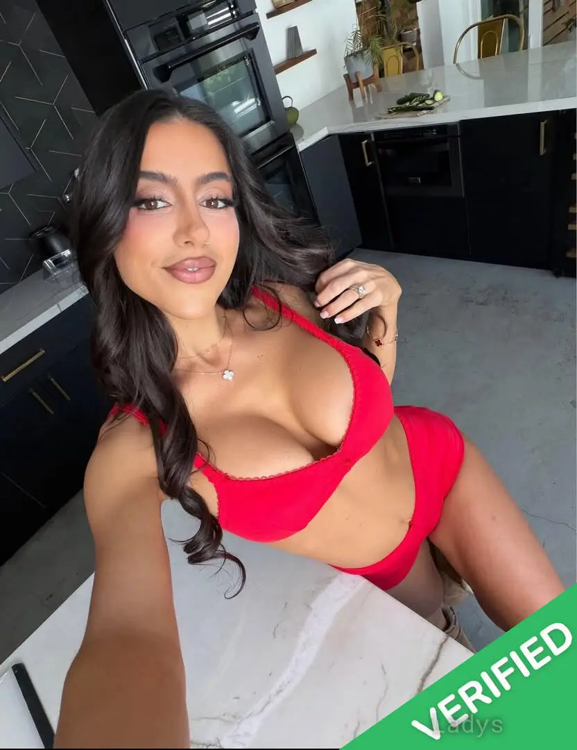 Sarah, 29 years beautiful nude Bangkok escorts girl, height 157 sm, Weight 64 kg