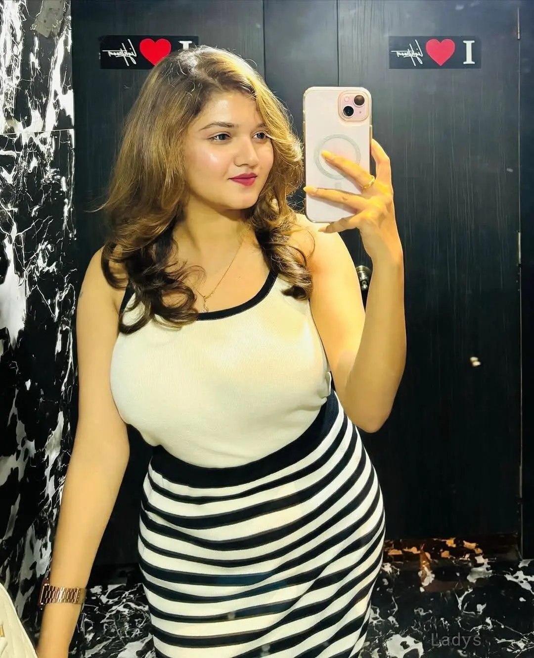 Simmi, 24 years beautiful nude Bangkok escorts girl, height 154 sm, Weight  kg