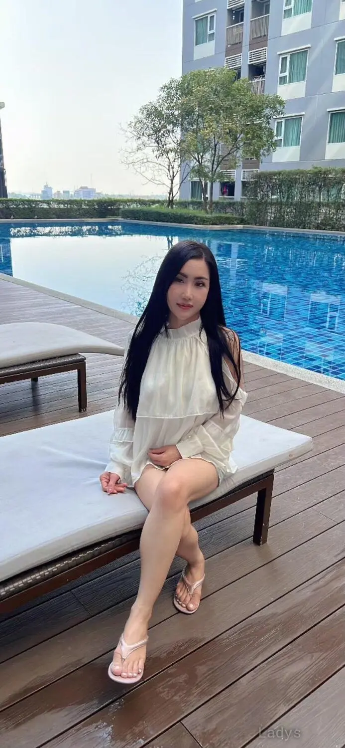 Skye, 26 years beautiful nude Bangkok escorts girl, height 159 sm, Weight  kg