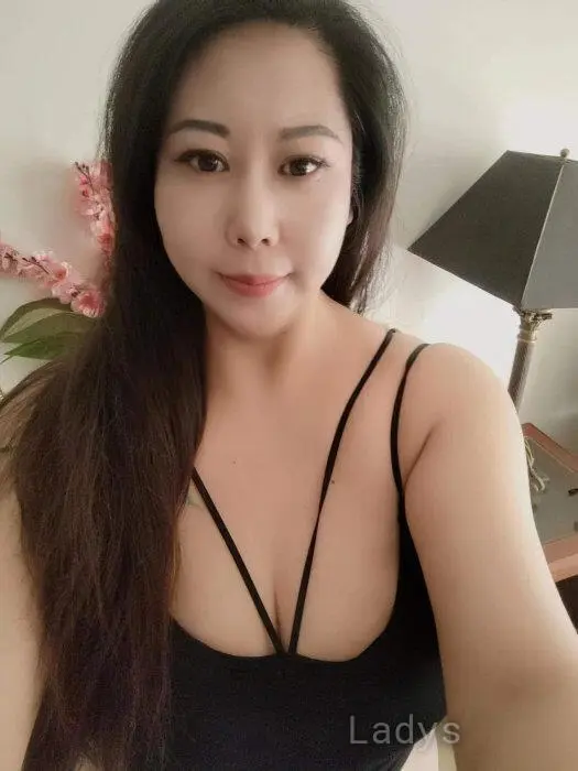 Linda, 26 years beautiful nude Bar escorts girl, height 163 sm, Weight 51 kg