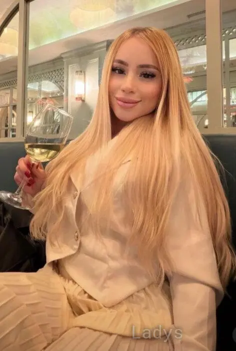 Alessia, 23 years beautiful nude Barcelona escorts girl, height 163 sm, Weight 58 kg
