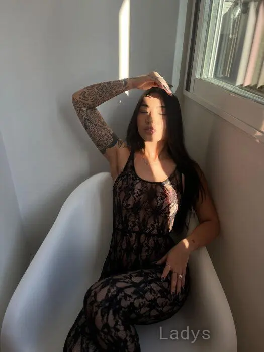 Jade, 22 years beautiful nude Barcelona escorts girl, height 178 sm, Weight 67 kg