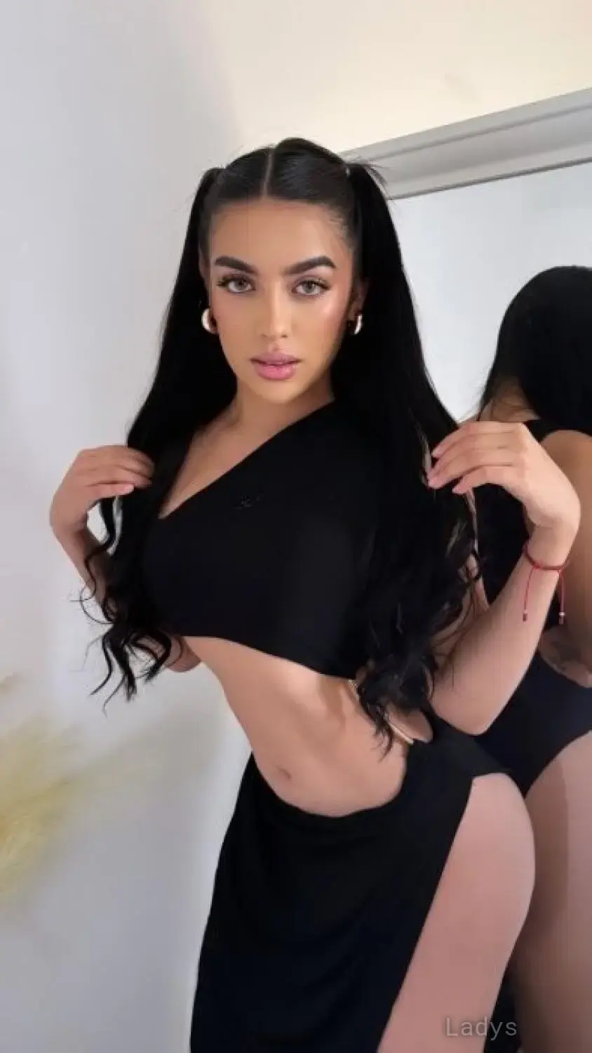 KARINA, 21 years beautiful nude Barcelona escorts girl, height 160 sm, Weight 55 kg