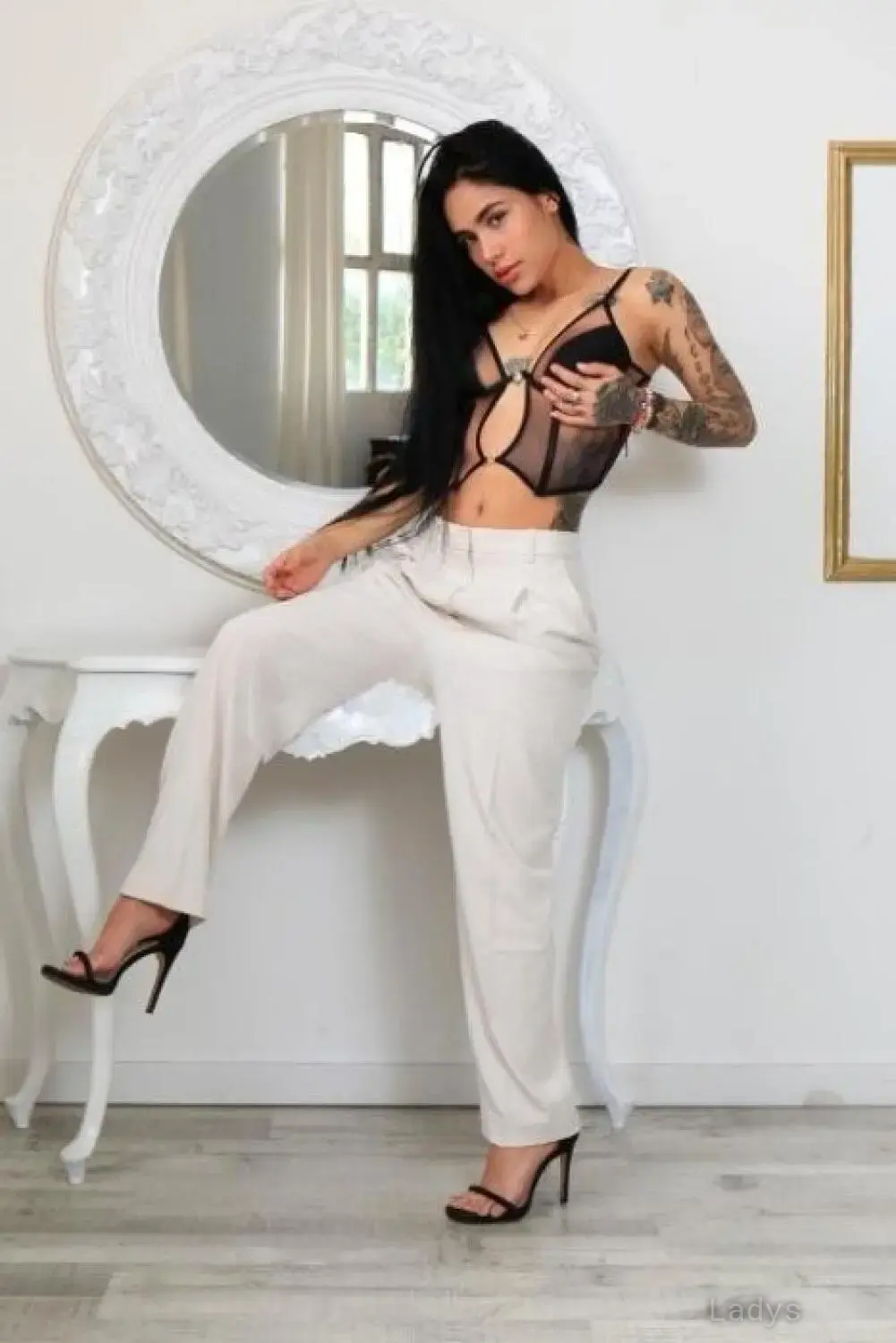 LOREN, 21 years beautiful nude Barcelona escorts girl, height 166 sm, Weight 58 kg