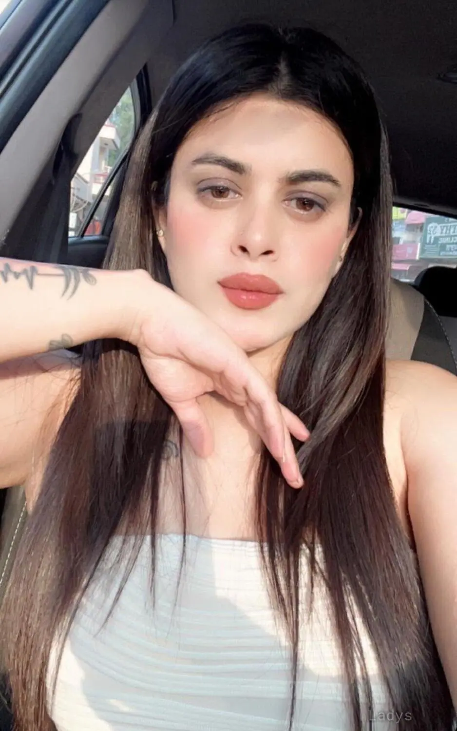 Grace, 23 years old Bareilly escort girl with big tits, height 154 sm, Weight kg