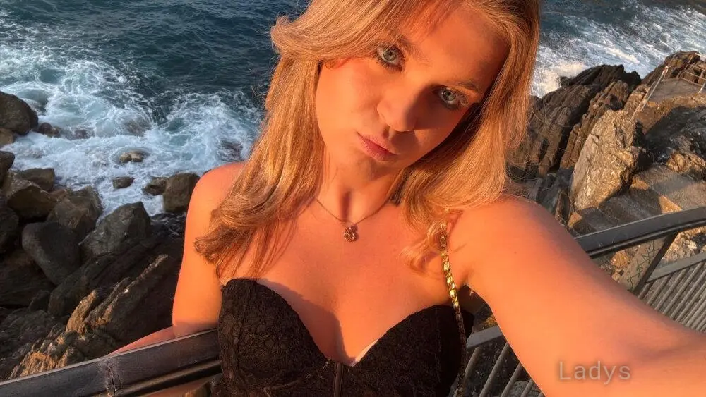 Jul, 25 years old Bari escort girl with big tits, height 170 sm, Weight 56 kg