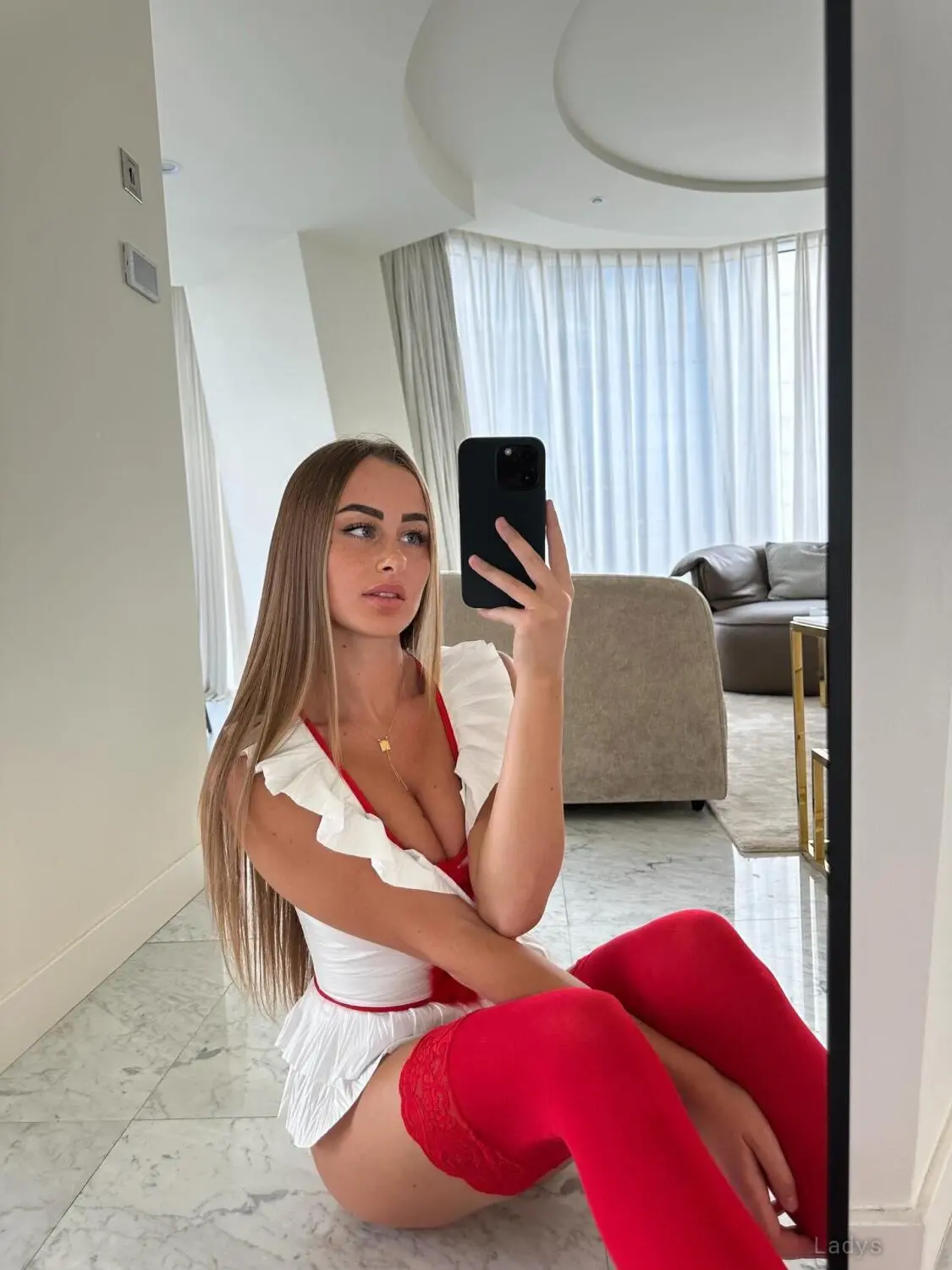 Nanda Alfi, 27 years beautiful nude Bari escorts girl, height 170 sm, Weight 61 kg