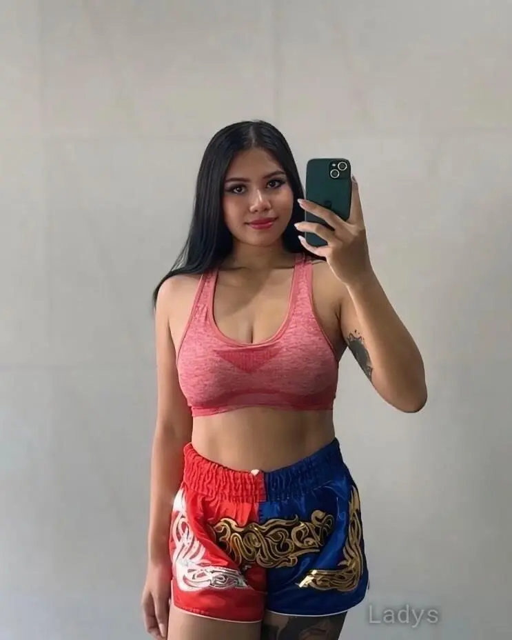 Kiara, 23 years old Batam escort girl with big tits, height 154 sm, Weight  kg