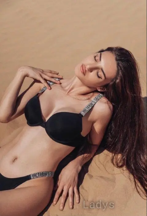 Amira, 25 years beautiful nude Batumi escorts girl, height 167 sm, Weight 52 kg