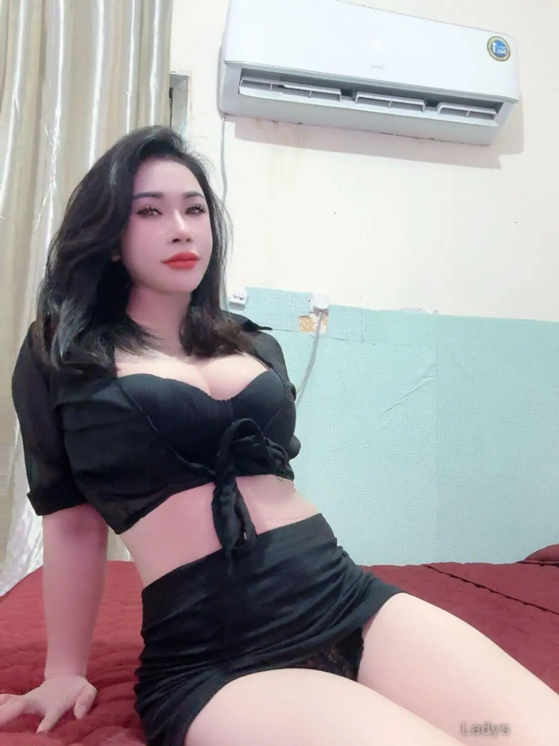 Lisa, 22 years ebony escorts girl, height 165 sm, Weight kg, bedpage Abu Dhabi
