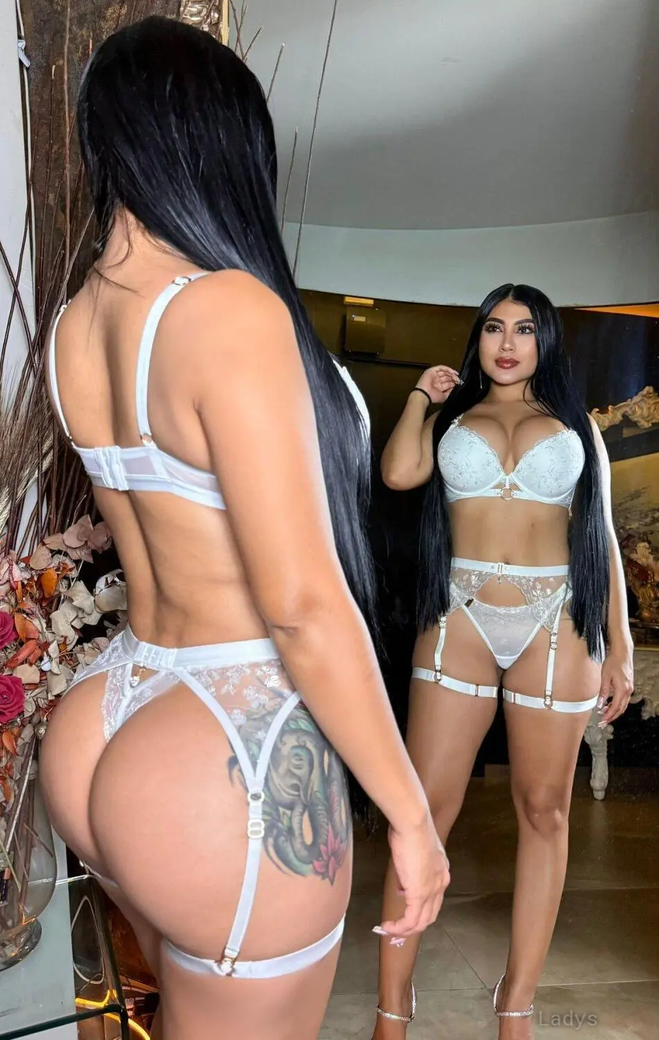 Zoe, 20 years ebony escorts girl, height 166 sm, Weight kg, bedpage Barcelona