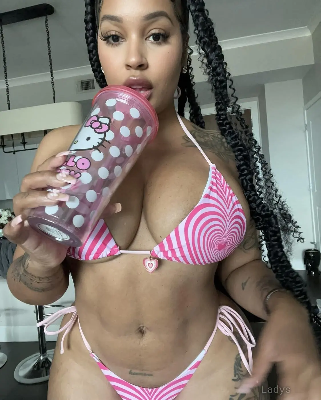 Patricia sexy mama, 32 years ebony escorts girl, height 127 sm, Weight 41 kg, bedpage Berlin