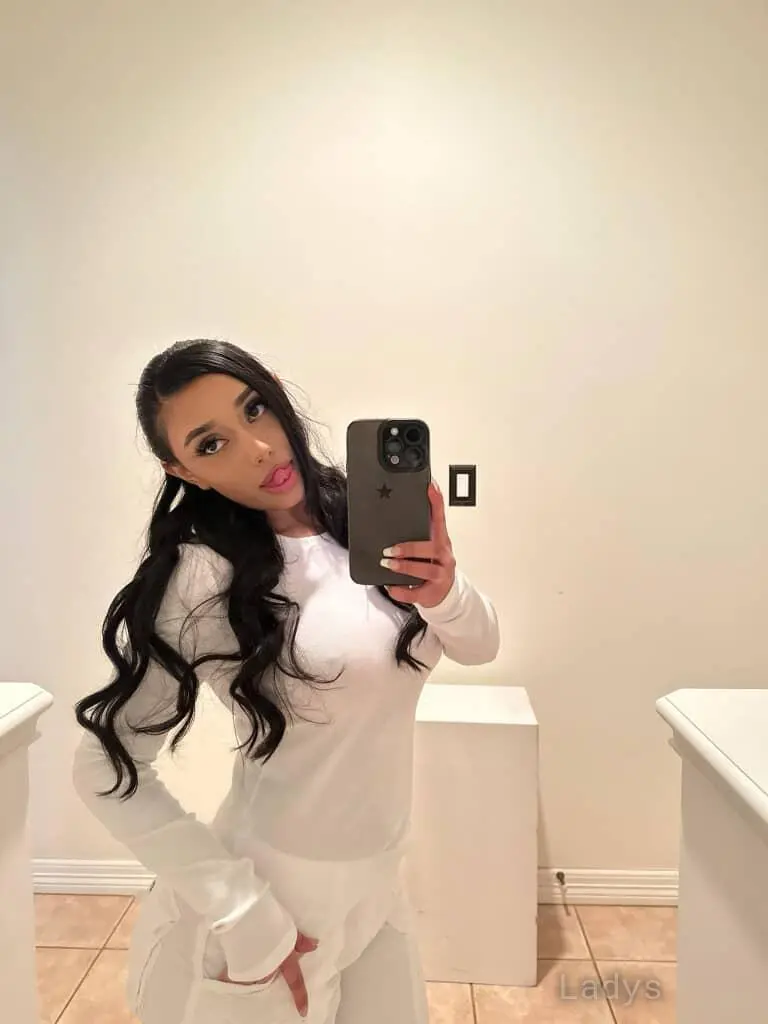 Vanessa, 28 years ebony escorts girl, height 175 sm, Weight 60 kg, bedpage Bordeaux