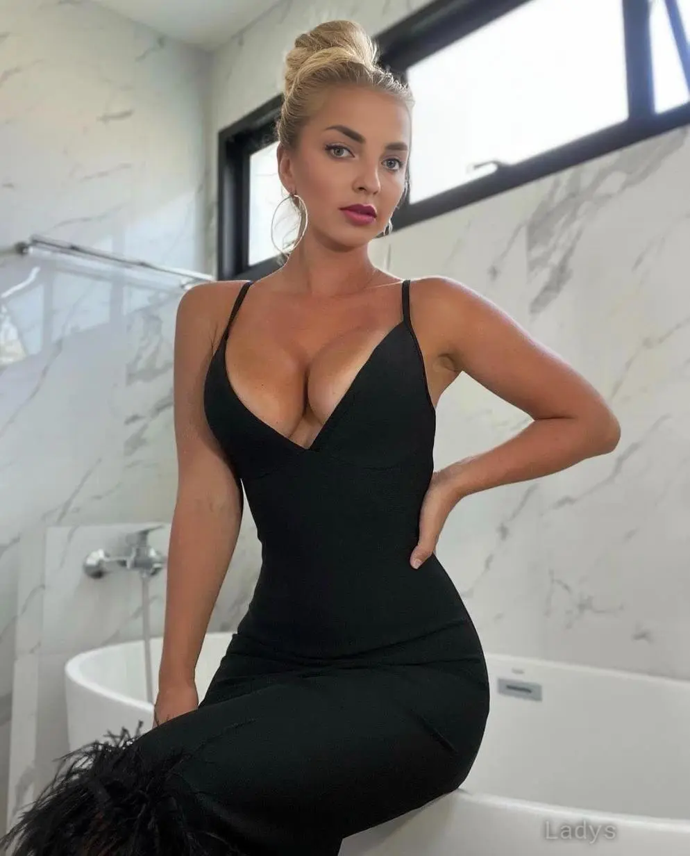 Vika, 28 years ebony escorts girl, height 172 sm, Weight  kg, bedpage Cannes