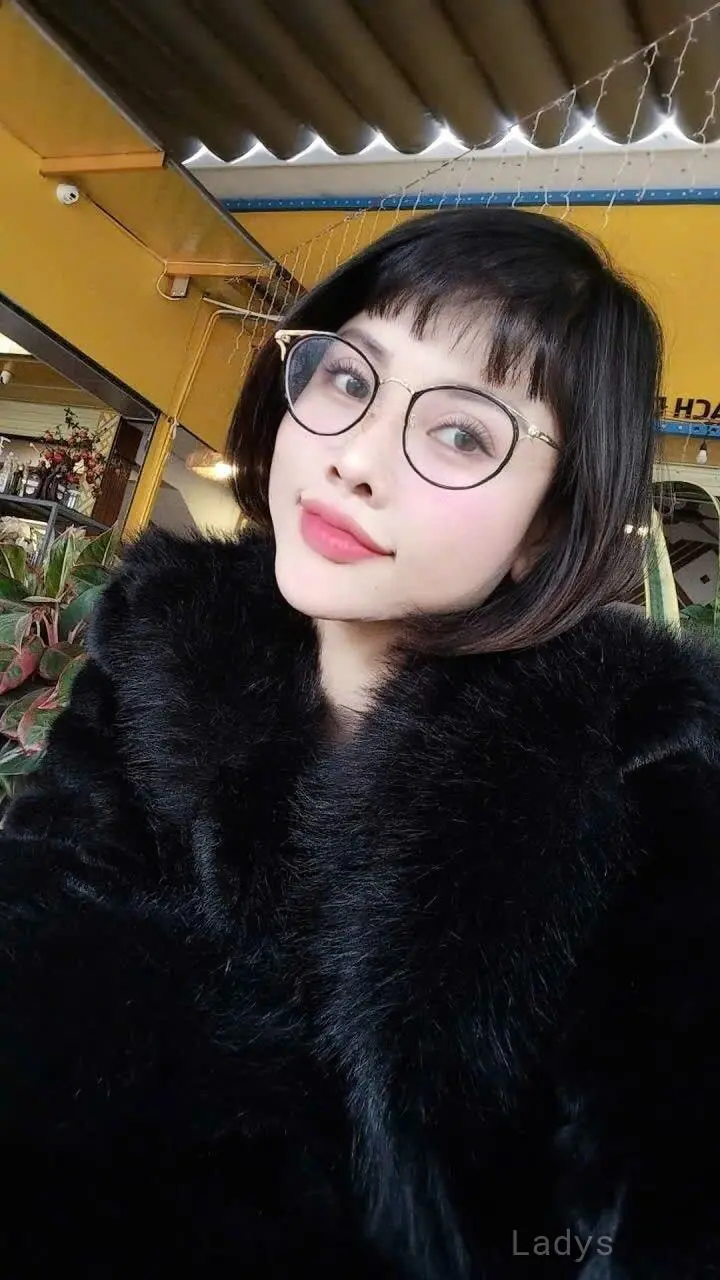 Ruby, 24 years ebony escorts girl, height 165 sm, Weight  kg, bedpage Da Nang