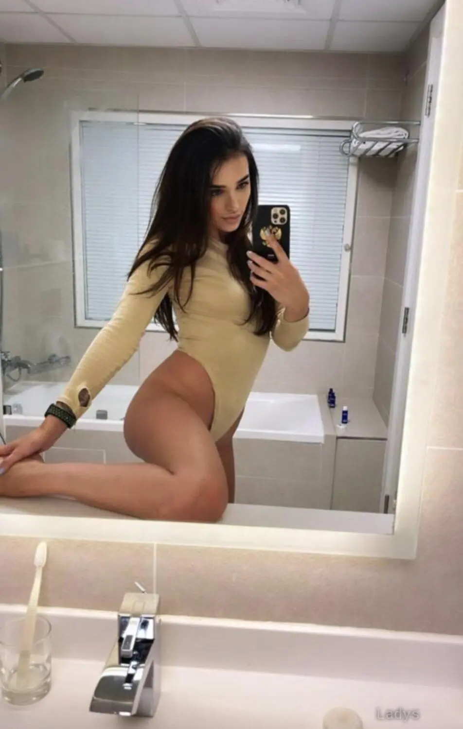 🦋Alexandra🦋New Fresh Beautiful 🦋, 20 years ebony escorts girl, height 170 sm, Weight  kg, bedpage Dubai