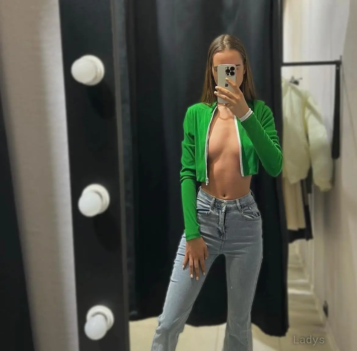 Cleo, 19 years ebony escorts girl, height 173 sm, Weight  kg, bedpage Dubai