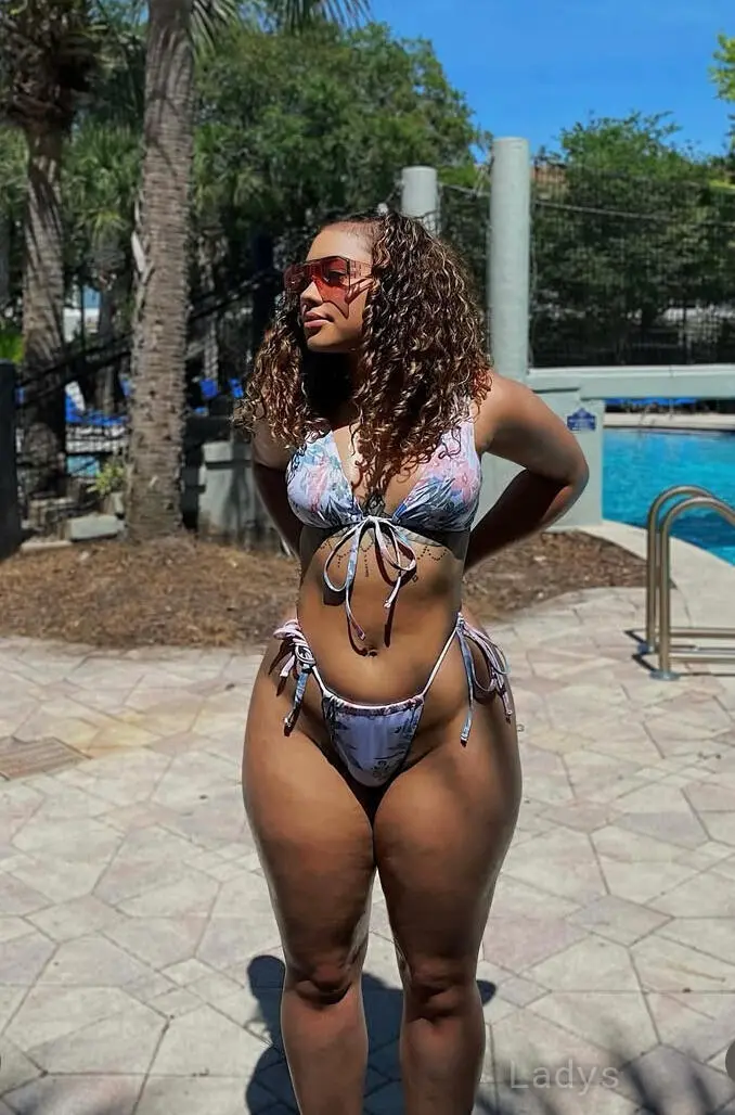SHIRLEY SMITH, 25 years ebony escorts girl, height 142 sm, Weight 41 kg, bedpage Hamburg