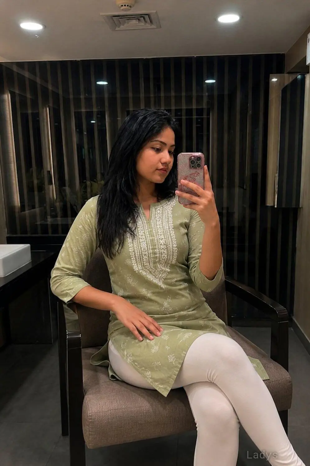 ꧁Naira🦋Cam Show & Meet꧂, Independent,  years ebony escorts girl, height  sm, Weight  kg, bedpage Hyderabad
