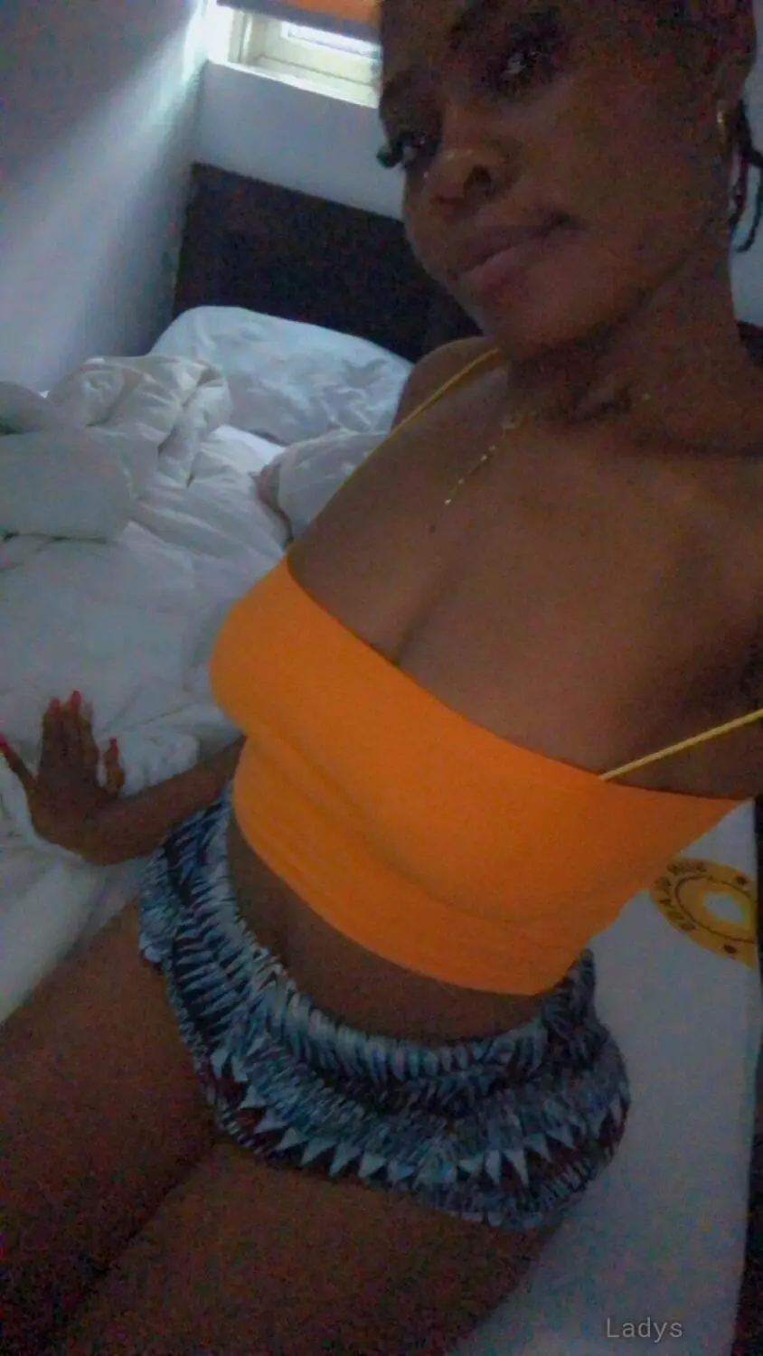 Queen, 23 years ebony escorts girl, height 160 sm, Weight kg, bedpage Lagos