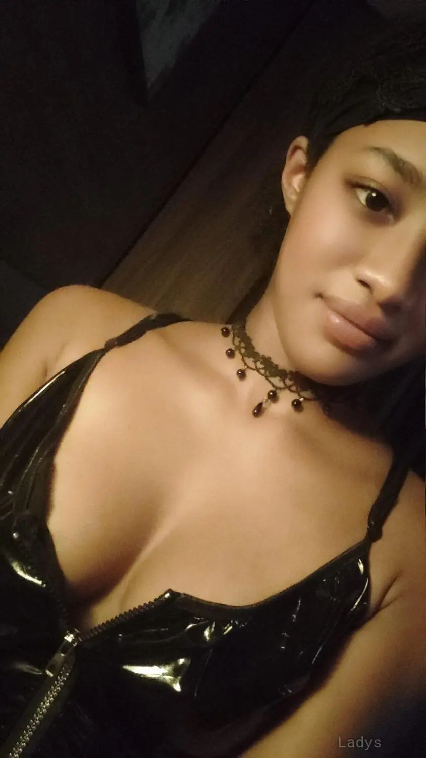 Mala, 24 years ebony escorts girl, height 172 sm, Weight  kg, bedpage Nha Trang