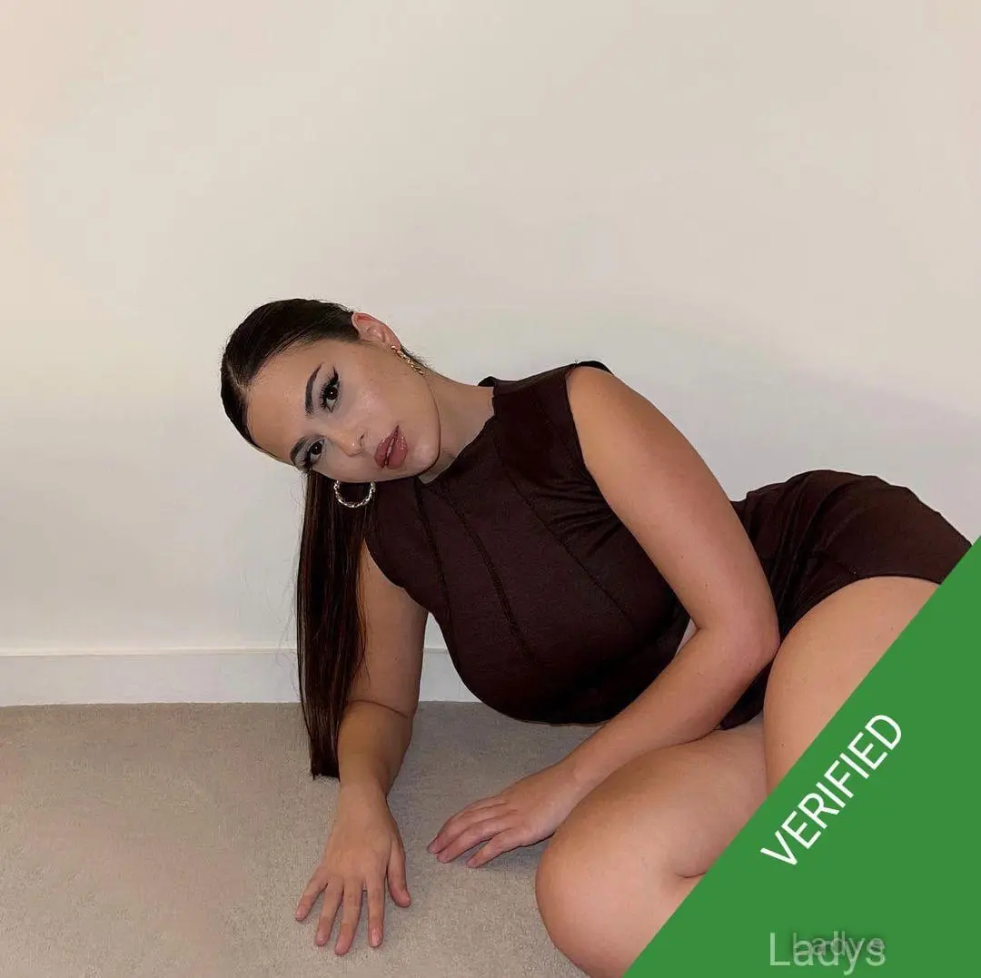 Marina, 27 years brunette escorts in Prague, height 170 sm, Weight 60 kg