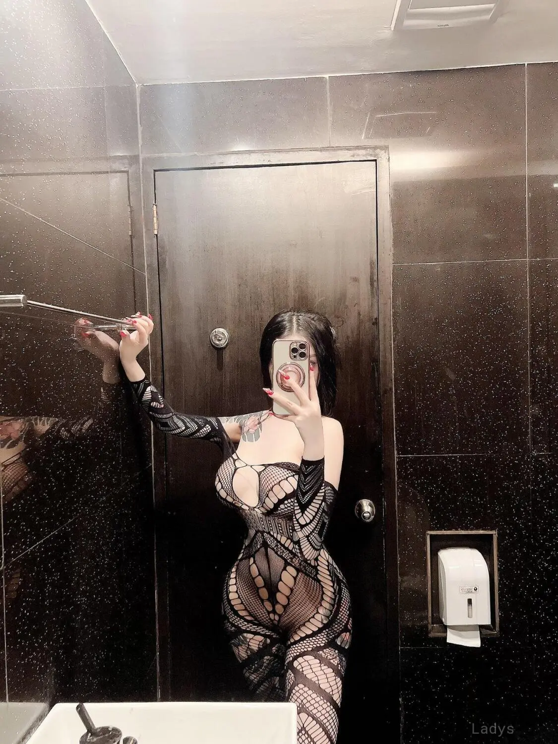 Kim, 25 years ebony escorts girl, height 170 sm, Weight  kg, bedpage Taipei