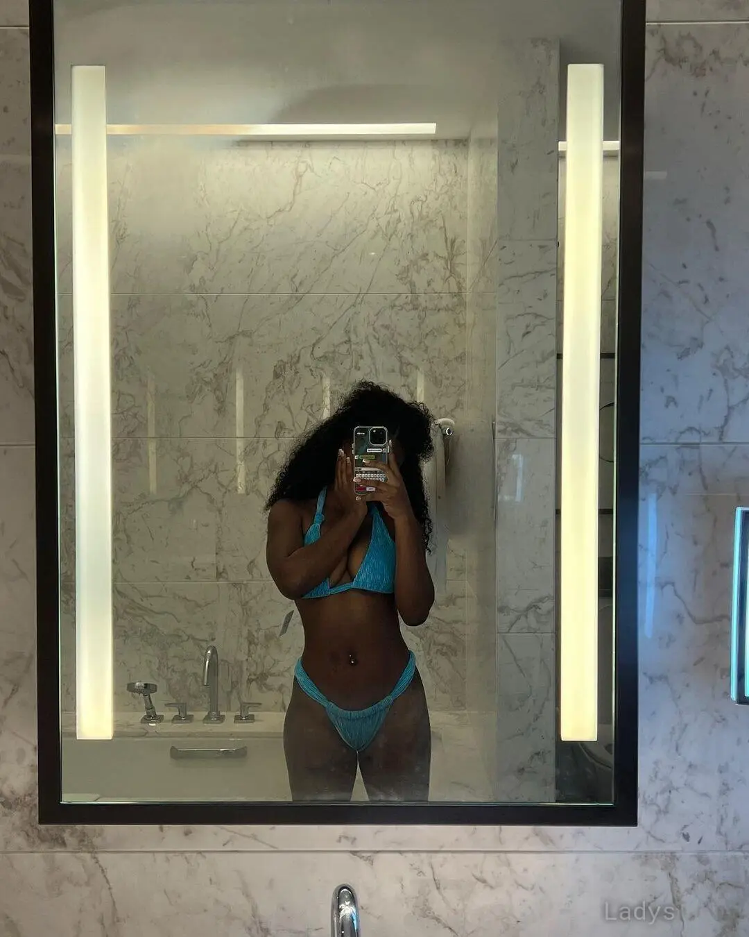 Malaika, 24 years old Beijing escort girl with big tits, height 165 sm, Weight  kg