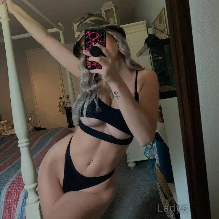 Mandy, 23 years old Beijing escort girl with big tits, height 150 sm, Weight 50 kg