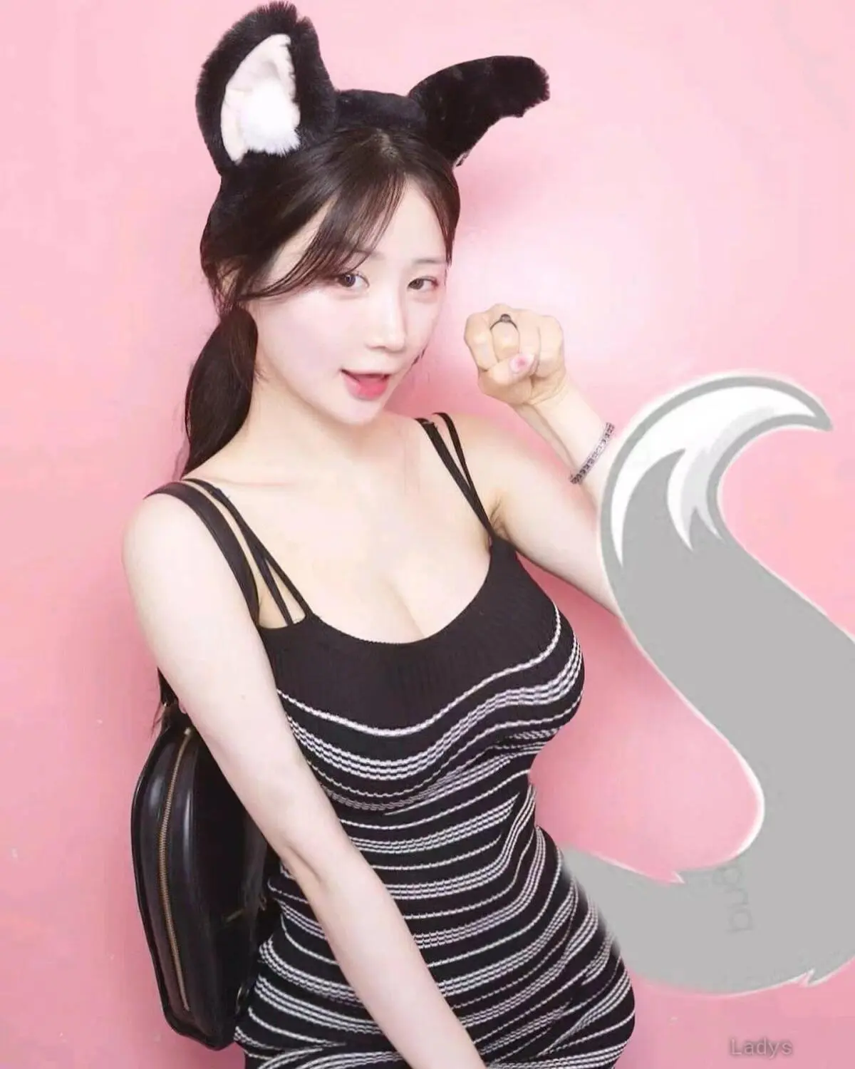 Yaya, 25 years beautiful nude Beijing escorts girl, height 163 sm, Weight  kg