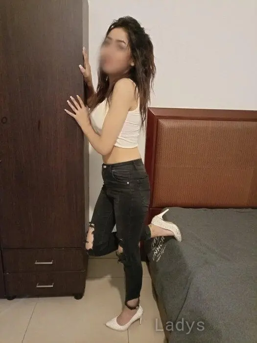 Nathalie, 22 years old Beirut escort girl with big tits, height 170 sm, Weight 50 kg