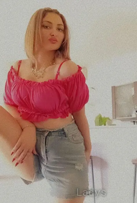 Mia, 23 years beautiful nude Beirut escorts girl, height 169 sm, Weight 54 kg