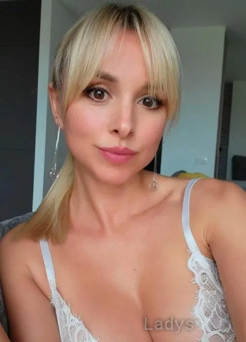 Annet, 26 years beautiful nude Belfast escorts girl, height 164 sm, Weight 50 kg