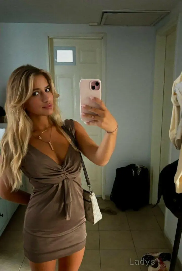 Emily, 28 years beautiful nude Belfast escorts girl, height  sm, Weight  kg