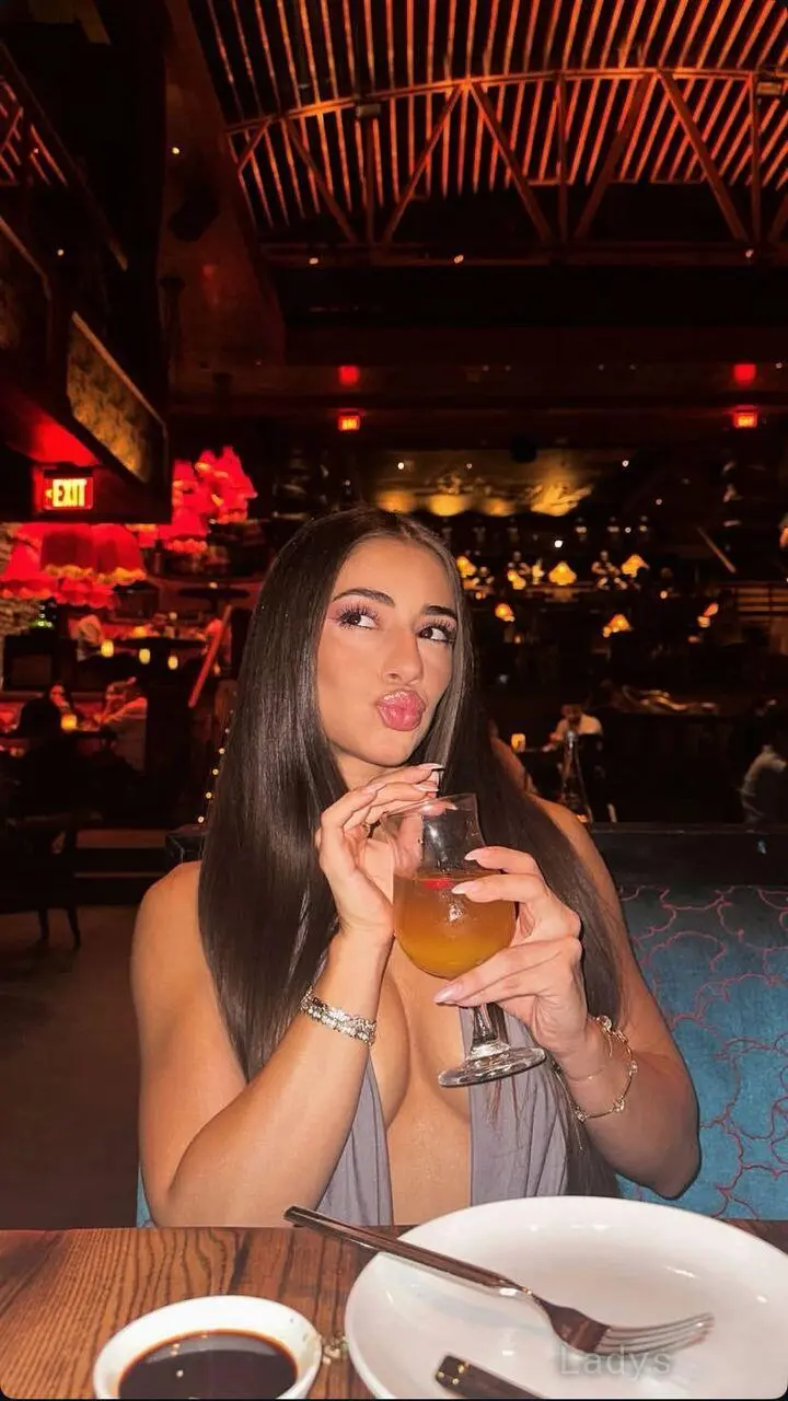 Lucy Bronze, 28 years beautiful nude Belfast escorts girl, height 154 sm, Weight 48 kg