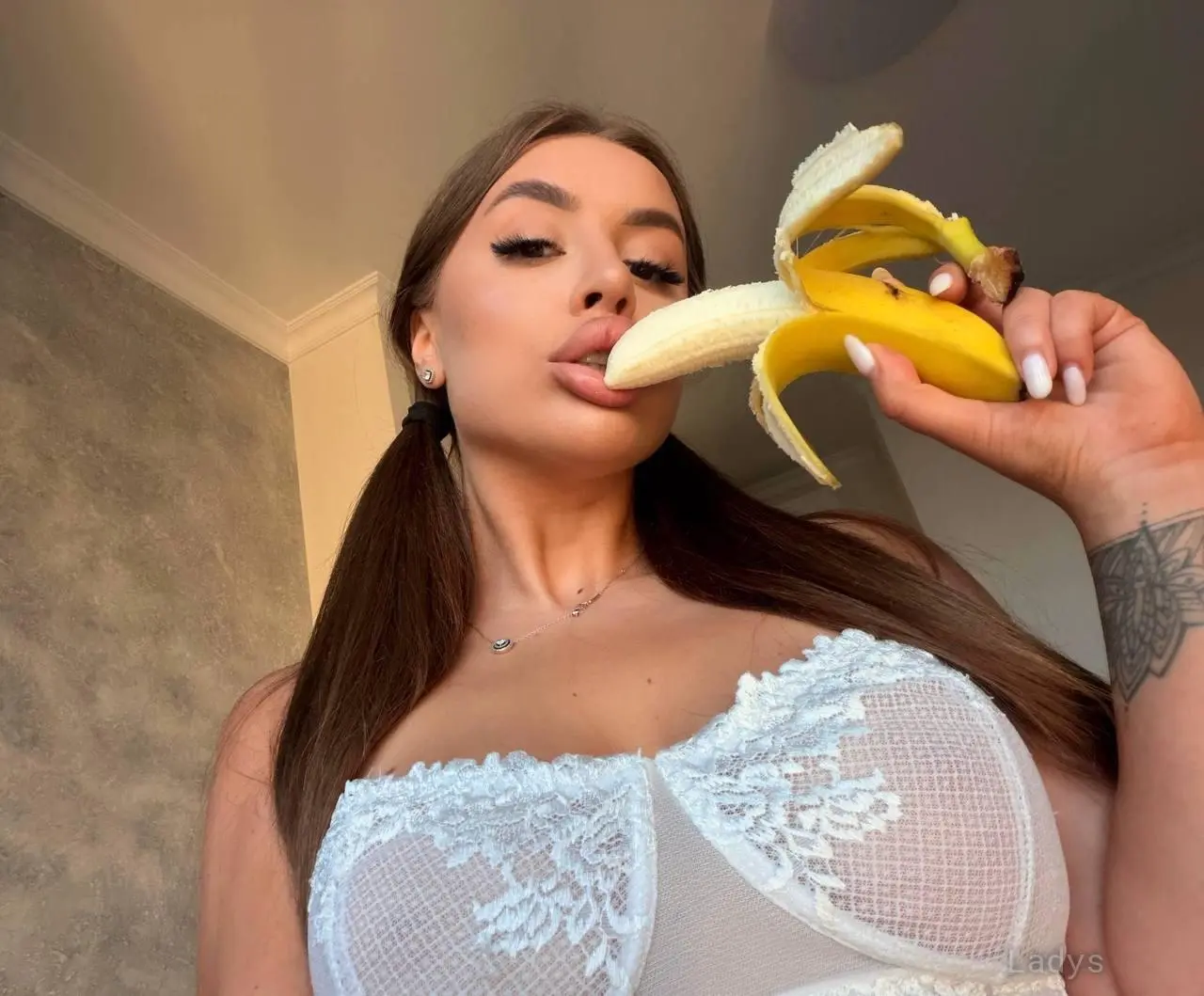 MARIA, 21 years hot nedes Belgrade rscorts girl, height 167 sm, Weight 54 kg