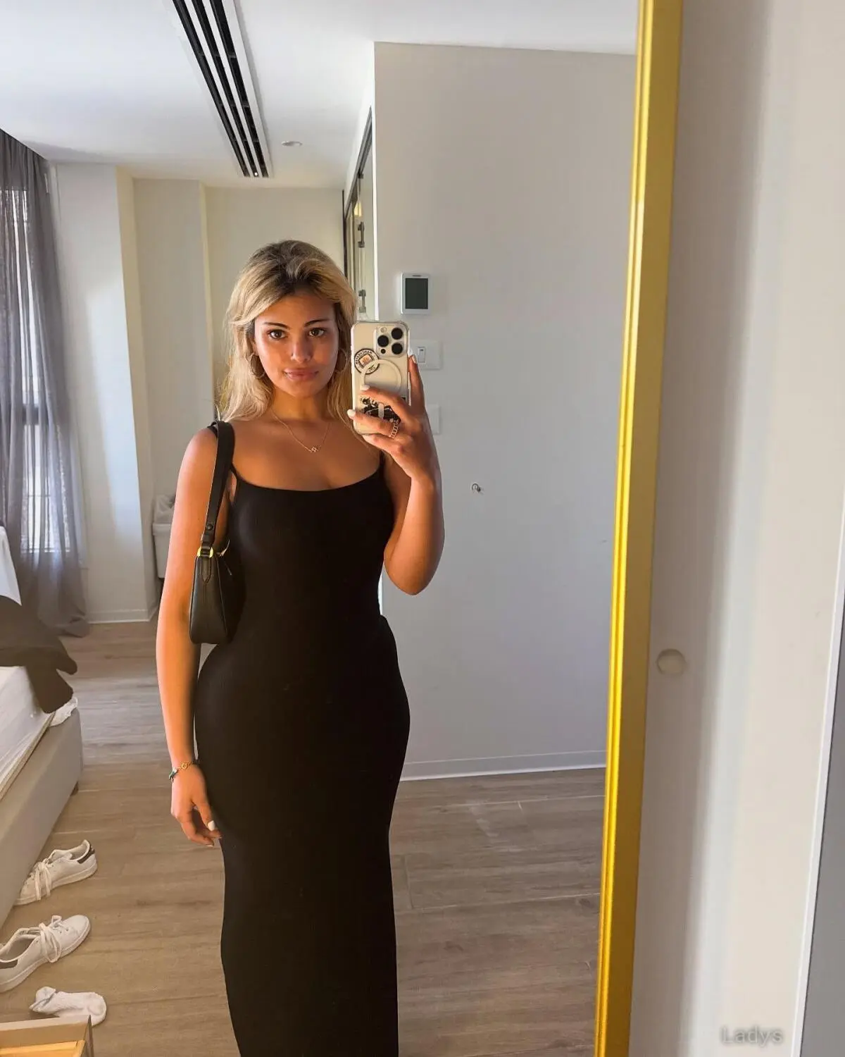 Sabrina, 25 years old Berlin escort girl with big tits, height 172 sm, Weight 40 kg-1