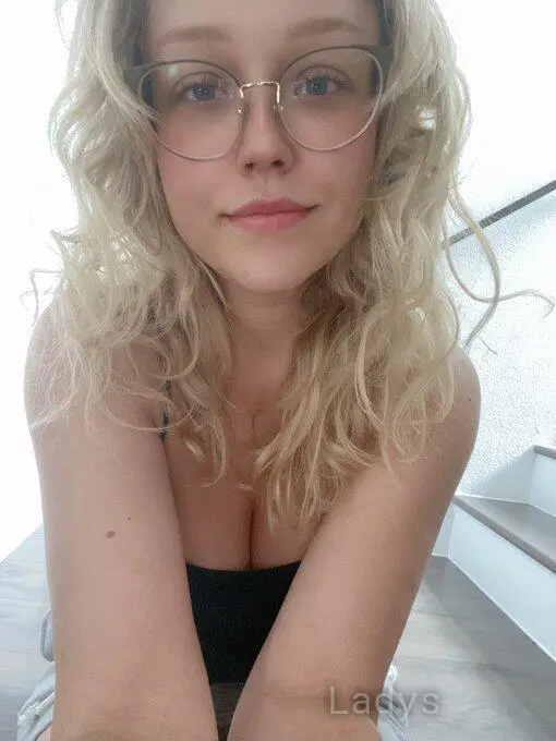Astrid Wilkins, 24 years beautiful nude Berlin escorts girl, height 175 sm, Weight 49 kg