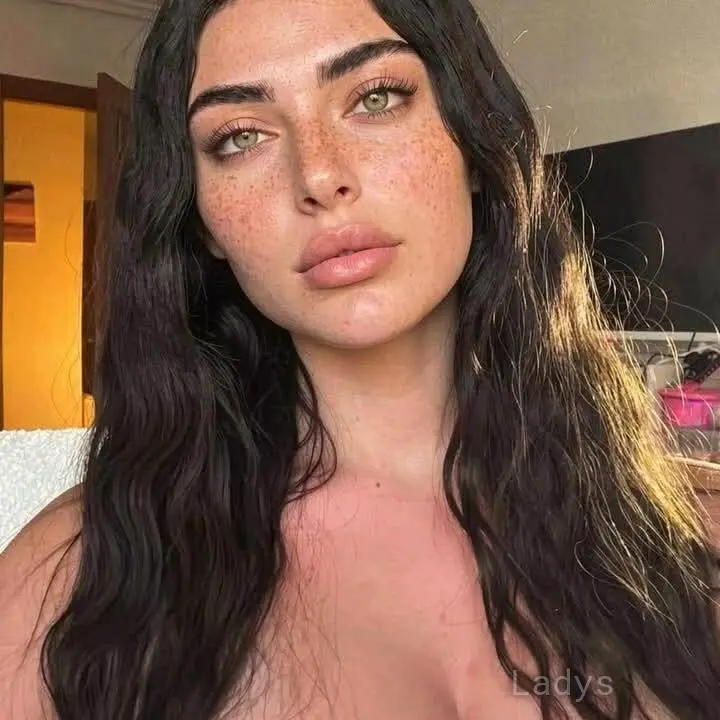 Cleo Hassimi, 26 years beautiful nude Berlin escorts girl, height 152 sm, Weight 56 kg