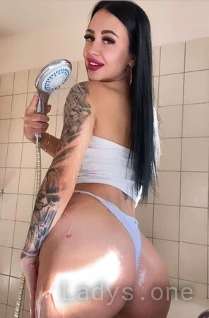 Emma, 26 years beautiful nude Berlin escorts girl, height 160 sm, Weight 56 kg
