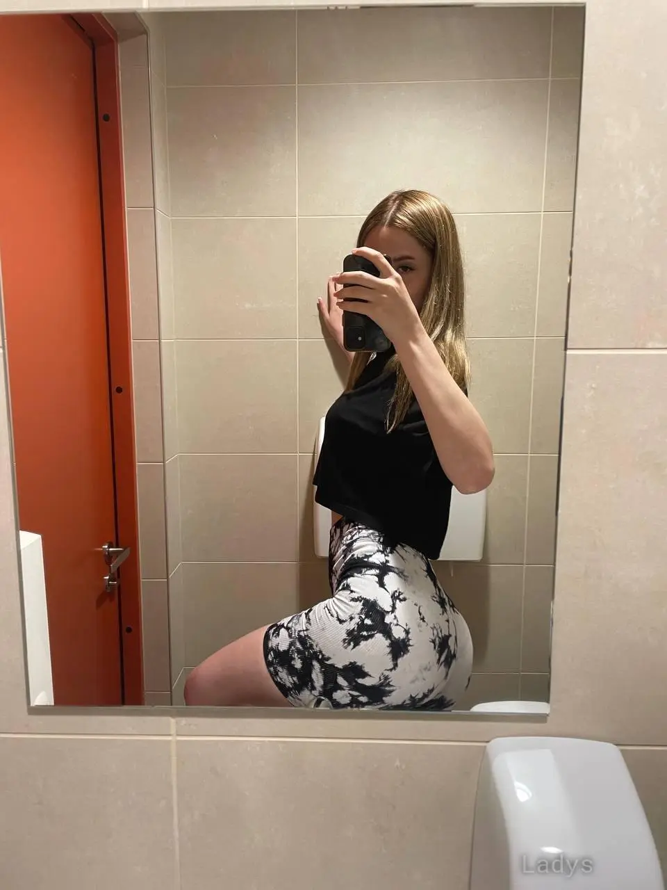 Emmie, 19 years beautiful nude Berlin escorts girl, height 167 sm, Weight  kg