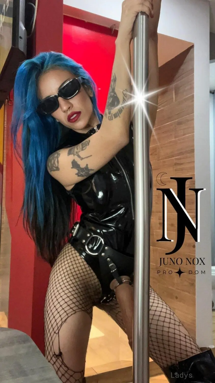 Juno, 35 years beautiful nude Berlin escorts girl, height 160 sm, Weight  kg