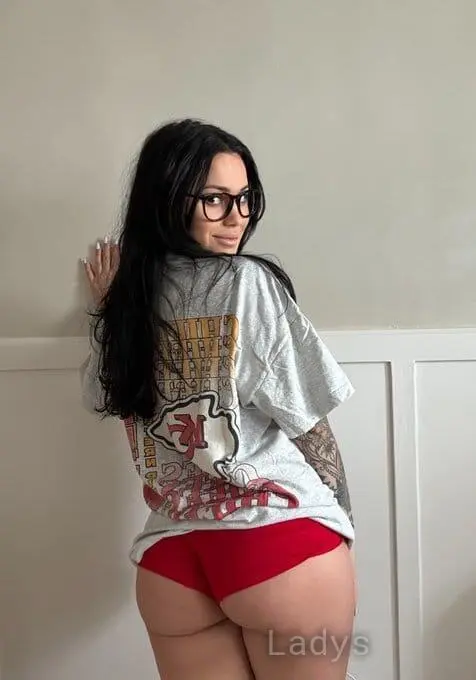 Karina, 27 years beautiful nude Berlin escorts girl, height 143 sm, Weight 53 kg