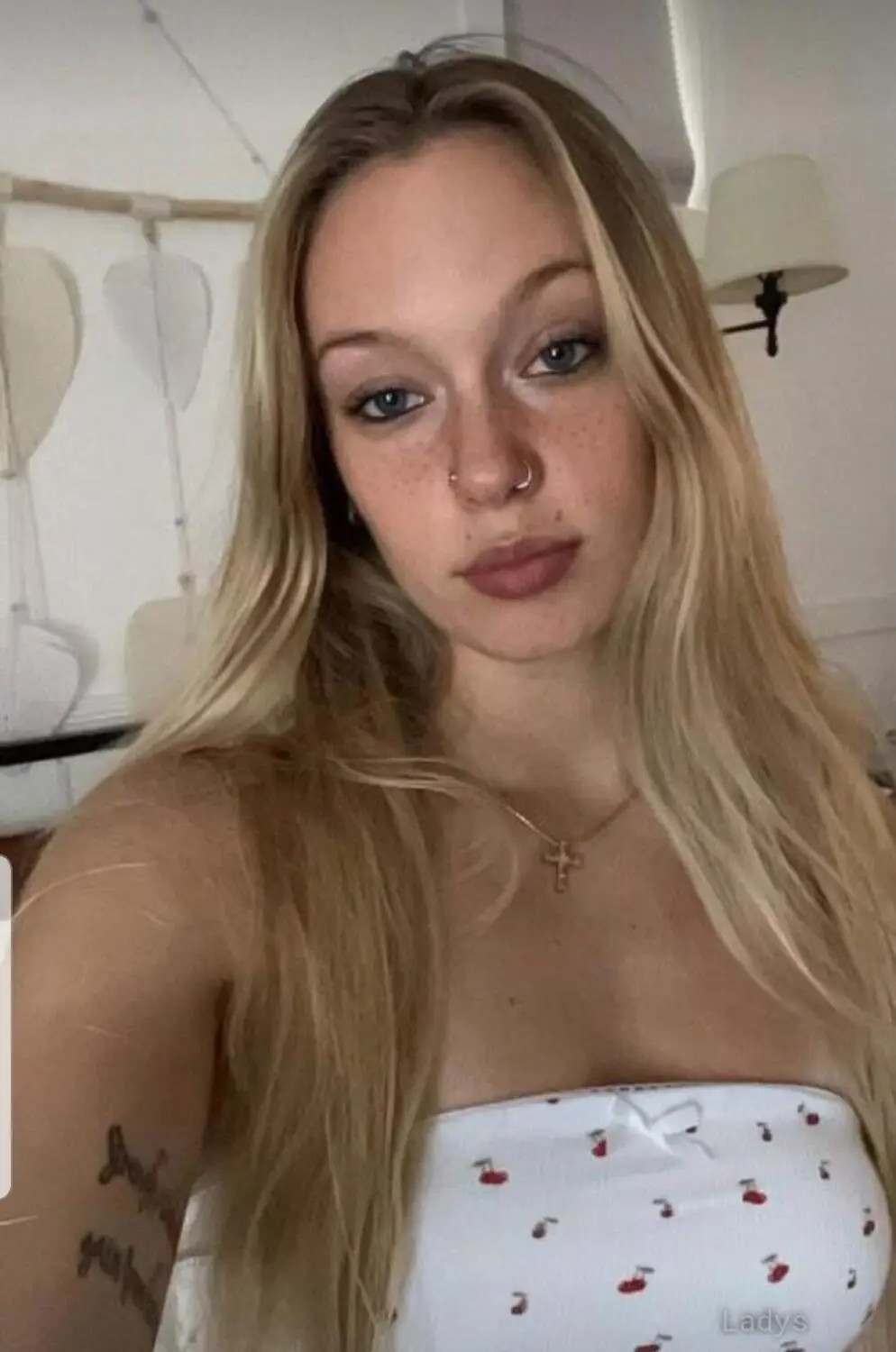 Louise, 26 years beautiful nude Berlin escorts girl, height 155 sm, Weight 56 kg