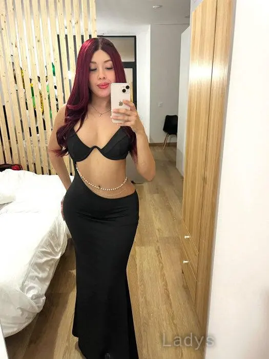 Sara, 26 years beautiful nude Berlin escorts girl, height 156 sm, Weight 66 kg