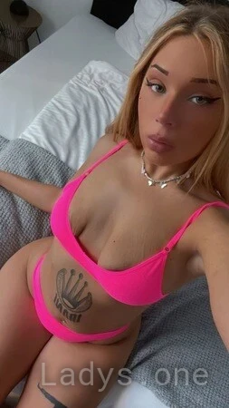 Valentina, 20 years beautiful nude Berlin escorts girl, height 170 sm, Weight 54 kg