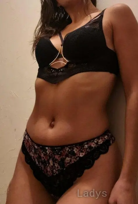 Petite Deesse, 43 years beautiful nude Bettembourg escorts girl, height 154 sm, Weight 47 kg