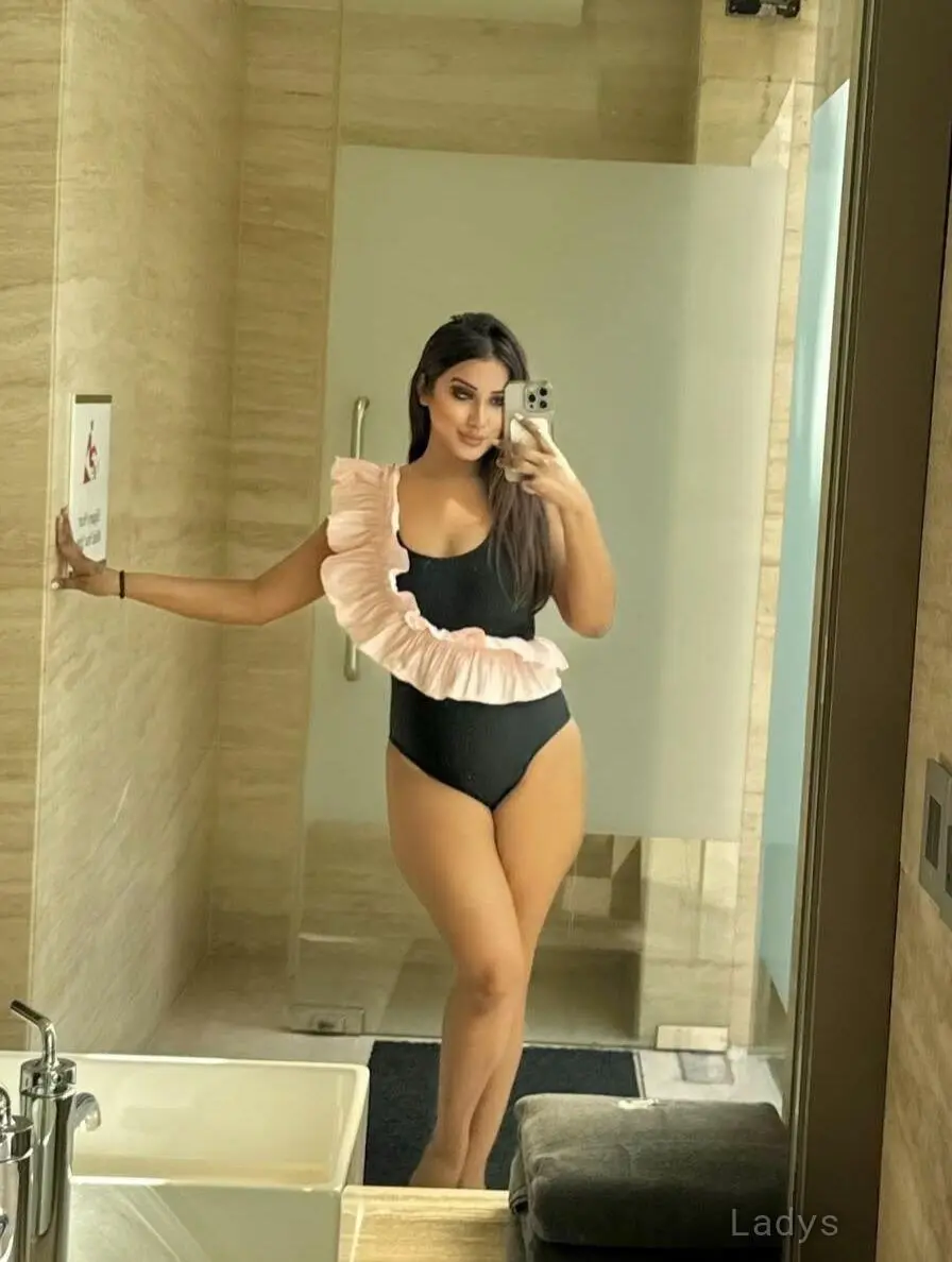 Pari, 23 years old Bhavnagar escort girl with big tits, height 153 sm, Weight  kg