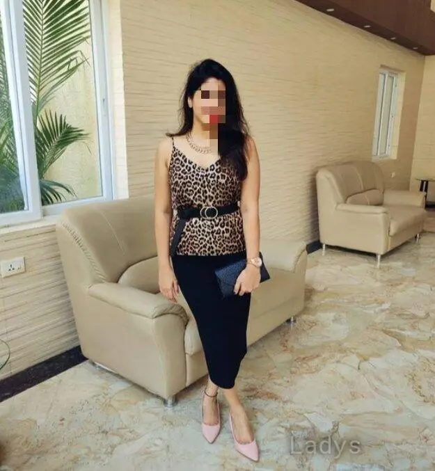 Sakshi, 26 years old Bhavnagar escort girl with big tits, height 154 sm, Weight kg